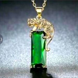 Gorgeous Leopard Emerald Necklace NWT